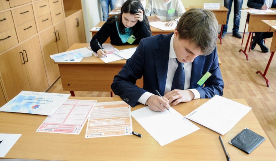    Даже, если выпускник сдавал ЕГЭ, он вправе пройти вступительные испытания. пресс-служба губернатора и правительства Белгородской области