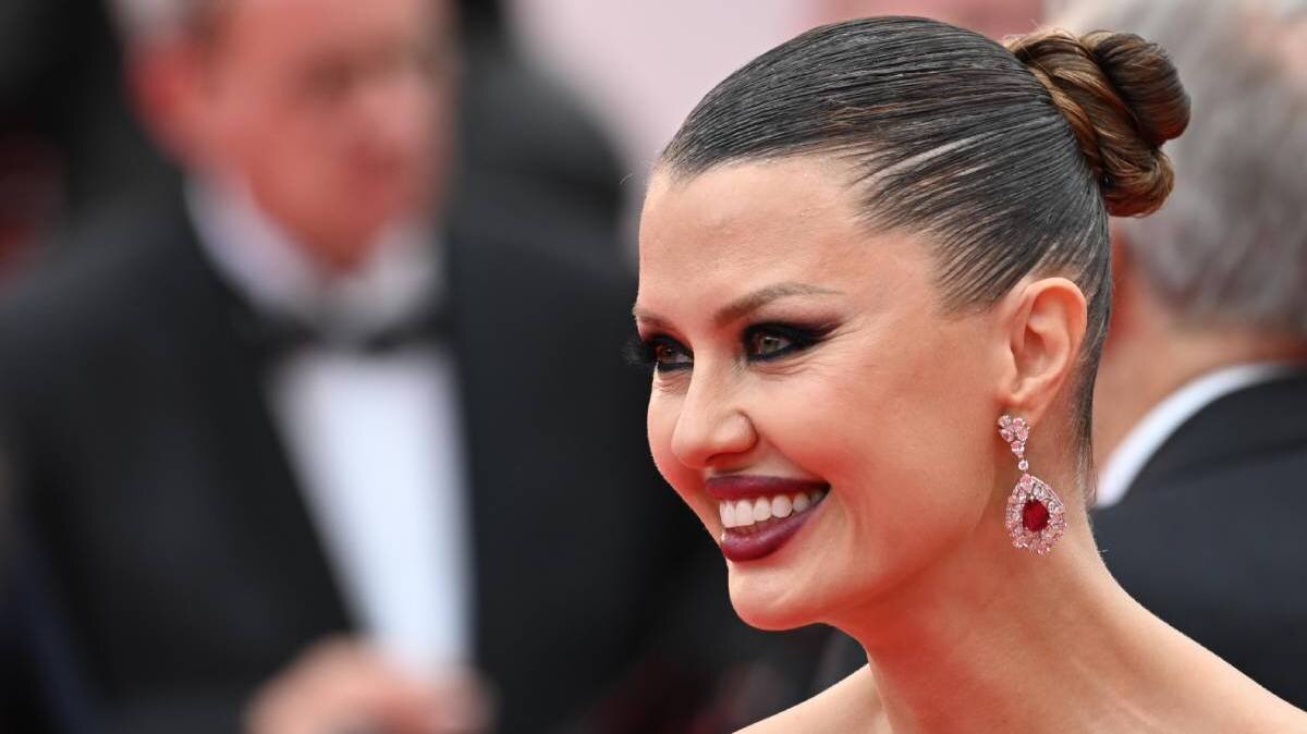 Только сейчас заметили! Что не так с платьем Виктории Бони на закрытии ...