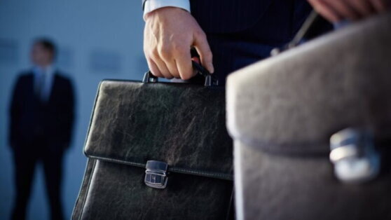    WP: Зеленский отстранил от дел несколько чиновников, близких к США Роман Захаров