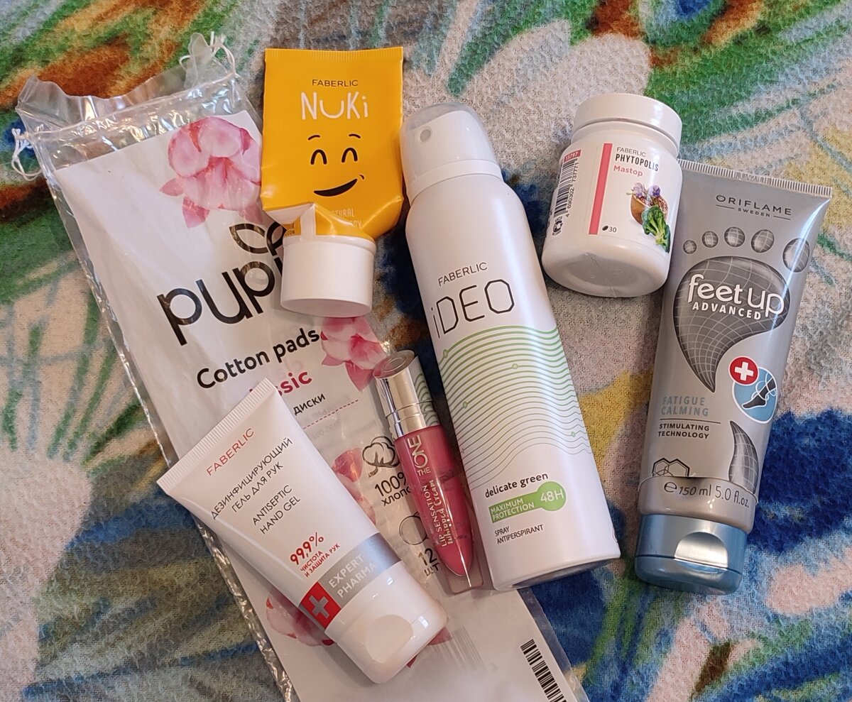 Фото автора с пустыми баночками. 