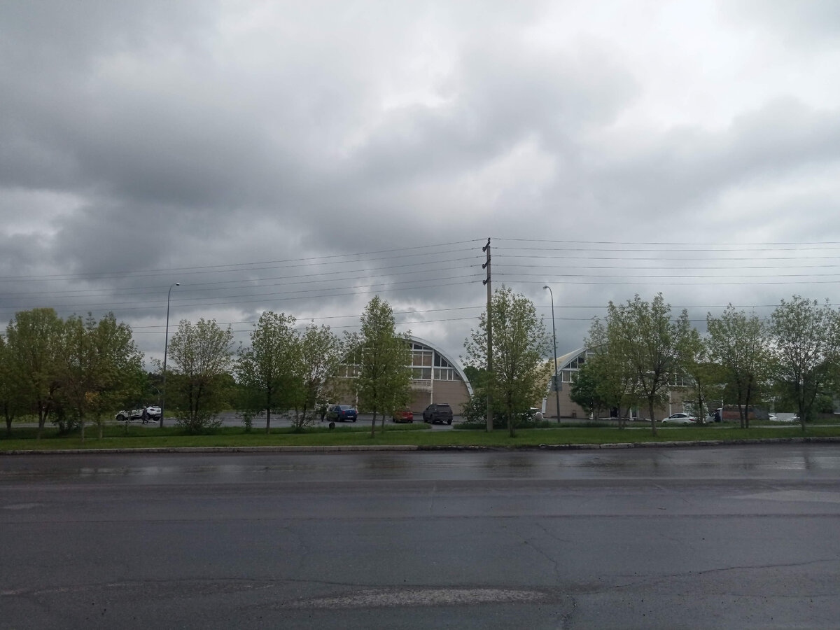 у нас холодно и дождливо