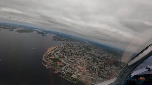 Пролетая над Архангельском в истребителе СУ-35М. Вид из кабины.