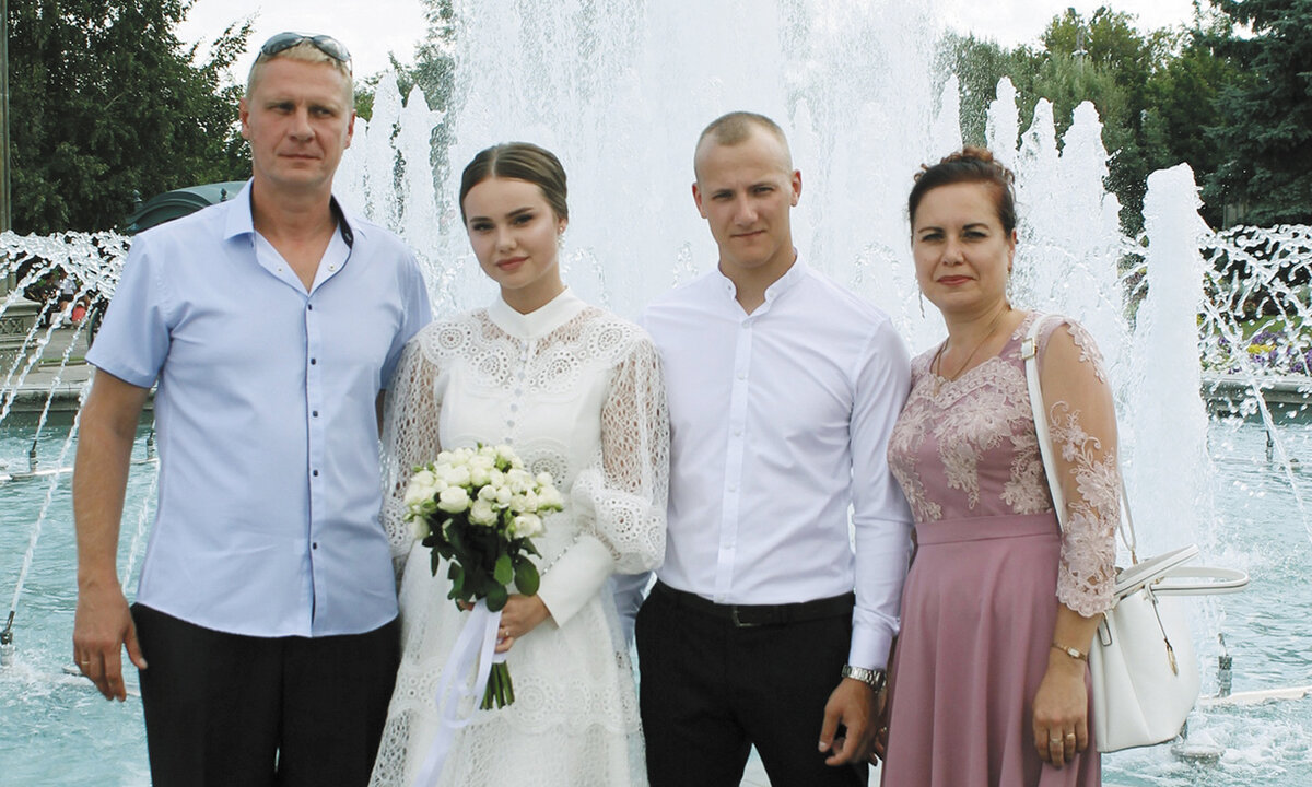 На фото (слева направо): Максим Козлов, Анастасия Нуждина, Дмитрий Нуждин, Ирина Козлова / Фото предоставлено героями статьи