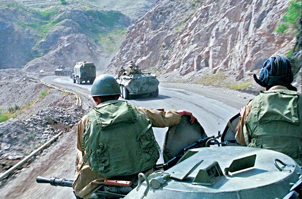 Военная колона СА на перевале Саланг в Афганистане, 1988 г.