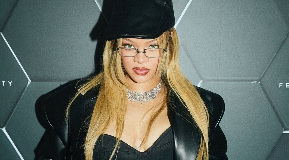     Рианна / Фото: соцсети Fenty Beauty, косметического бренда Рианны