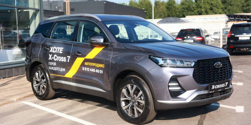 Отечественный кроссовер XCITE X-CROSS 7 (Икссайт Икс-Кросс 7) - его продажи  стартовали с 27 мая и он уже доступен для осмотра у дилеров, практически, в каждом областном центре страны. Там же, у дилеров,  можно пройти и тест-драйв на машине, и оформить покупку. 
