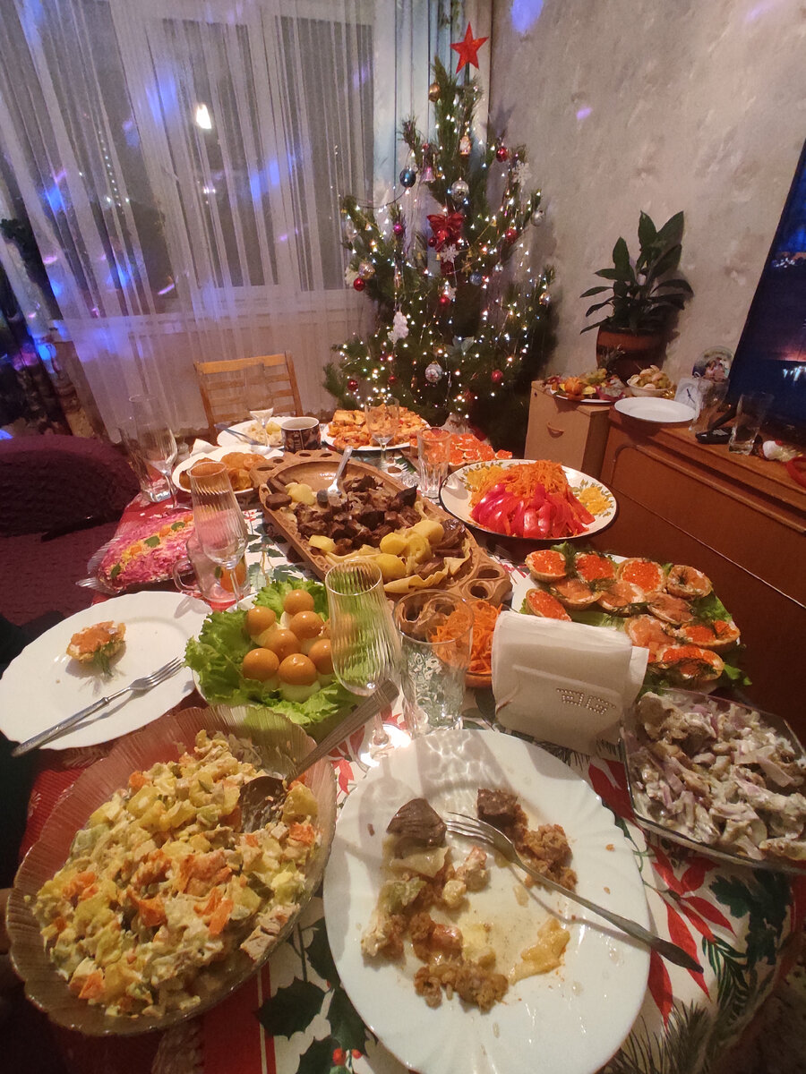 Дастархан (поляна, стол)