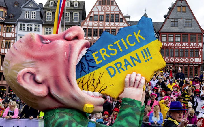 Большой франкфуртский парад-карнавал в центре Франкфурта, Германия