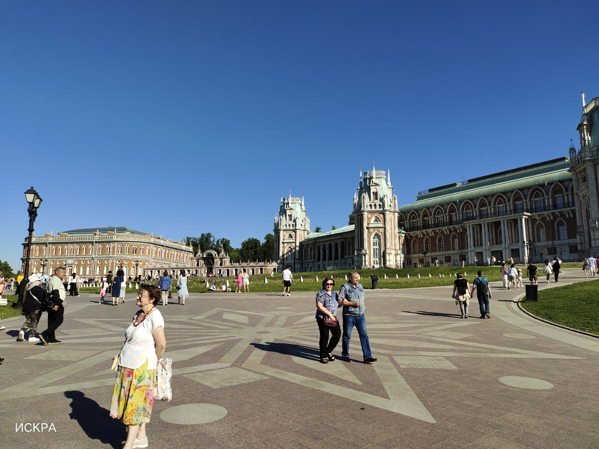 Главная площадь перед дворцом