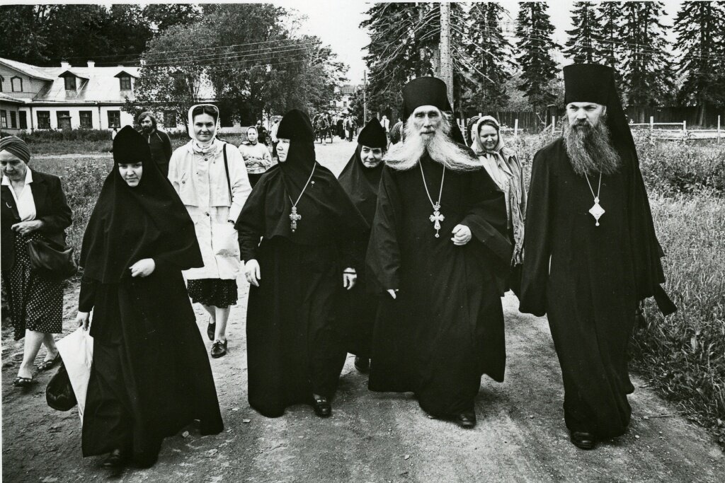 Отец Кирилл очень любил монашествующих