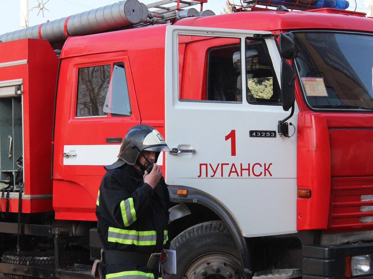 В Первомайске ликвидировали пожар, возникший из-за обстрела со стороны ВСУ  | РИА Новости | Дзен