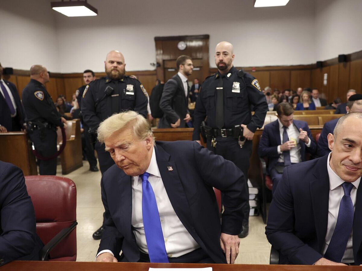    Бывший президент США Дональд Трамп в уголовном суде Манхэттена© AP Photo / Michael M. Santiago