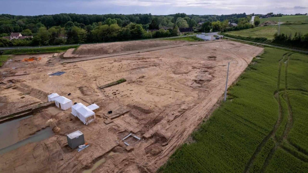 Раскопки у Вильдье-сюр-Эндр.