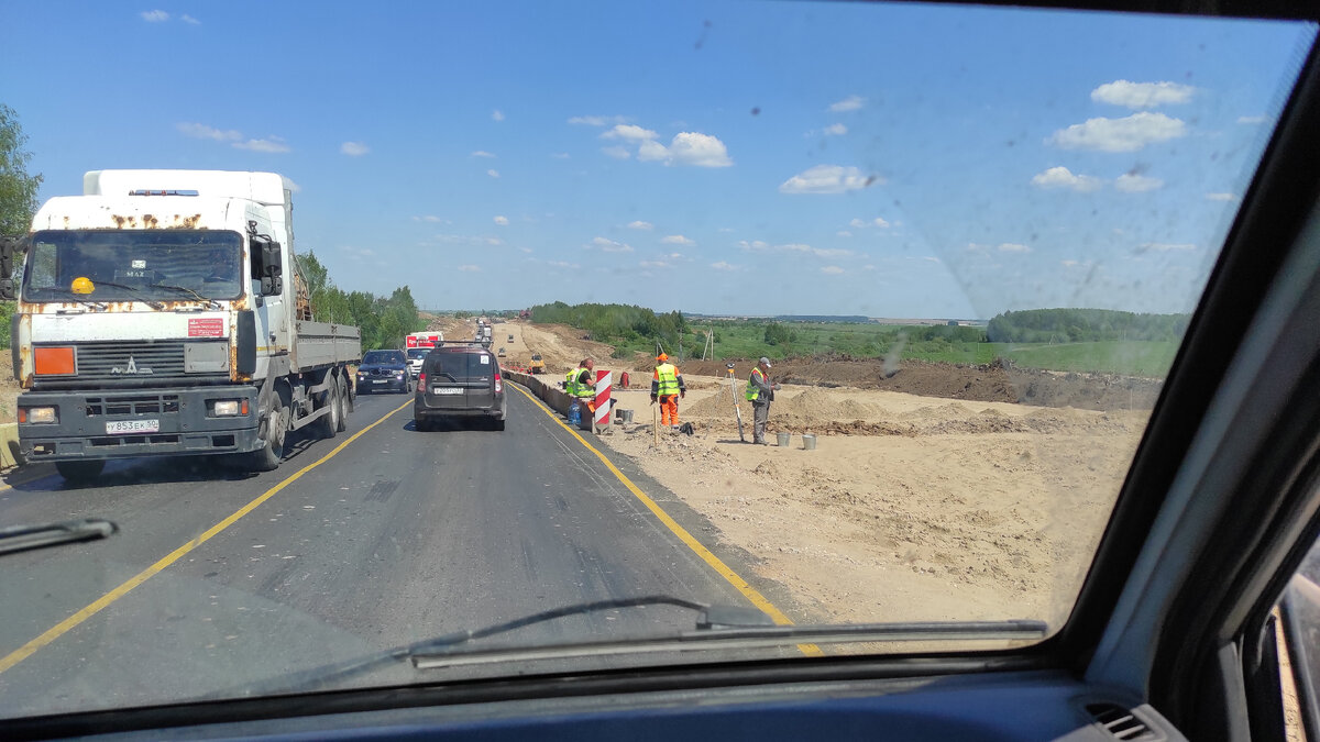 Тут две полосы сделали и ещë две строят