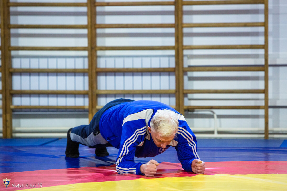 Планка - упражнение на все группы мышц.