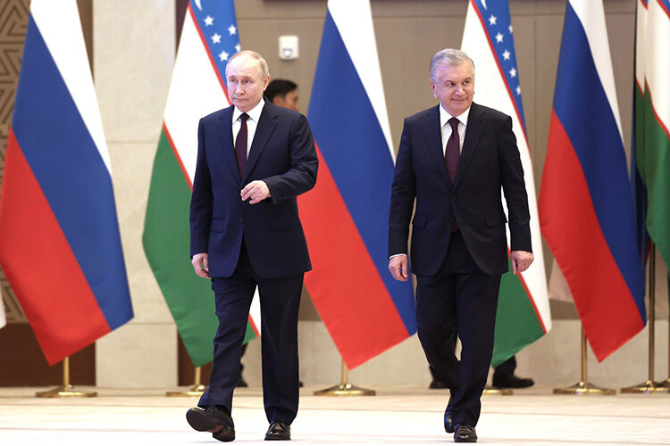    Президент РФ Владимир Путин в ходе визита в Узбекистан отметил, что высокоточное оружие большой дальности может быть применено только с использованием данных космических средств разведки.   
Фото: kremlin.ru