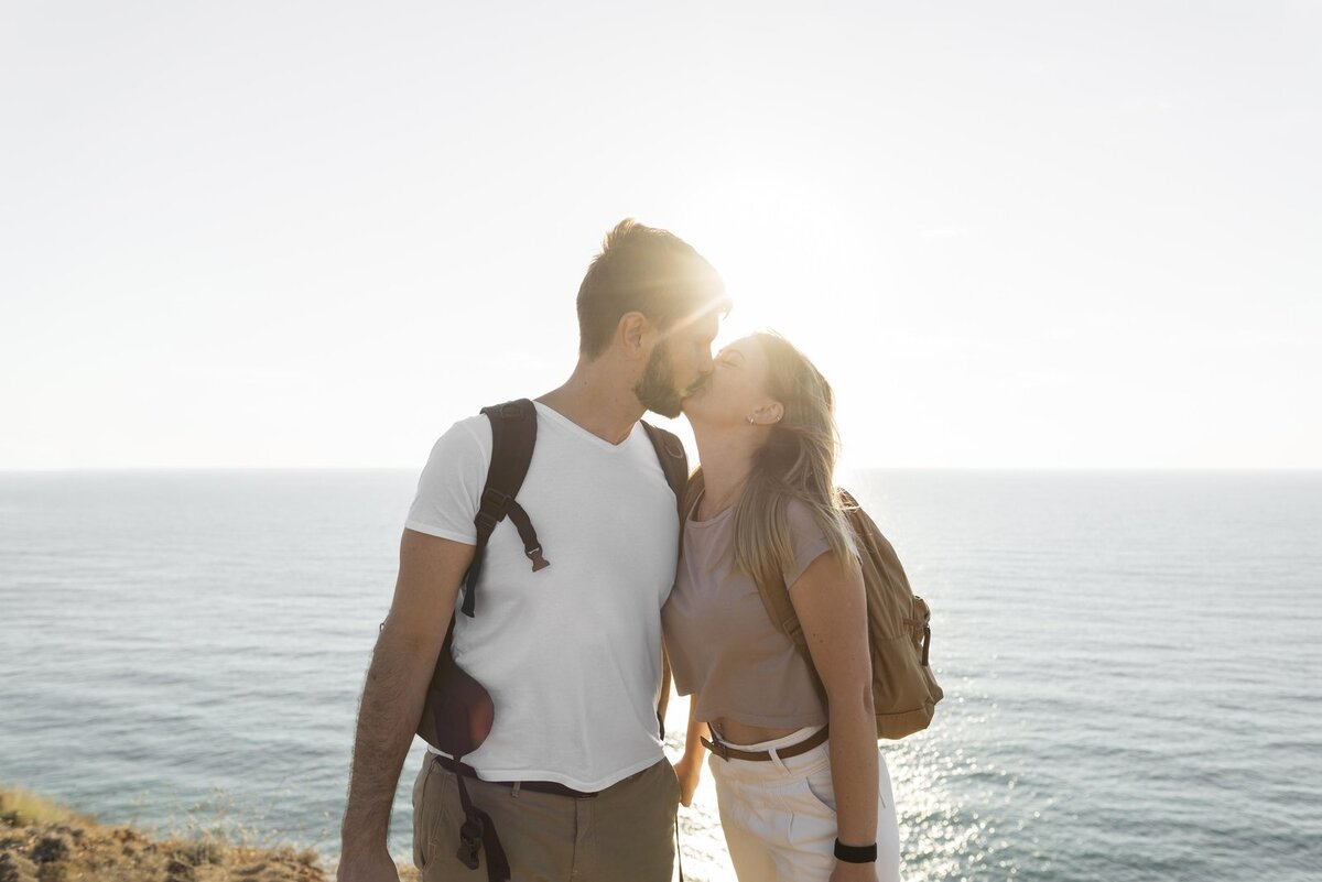    Иногда полезно проводить время в одиночестве. А вот как быть с отпуском?