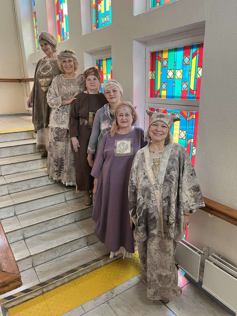 Бабушки-модели. Фото Надежды Манцевич (она на переднем плане).