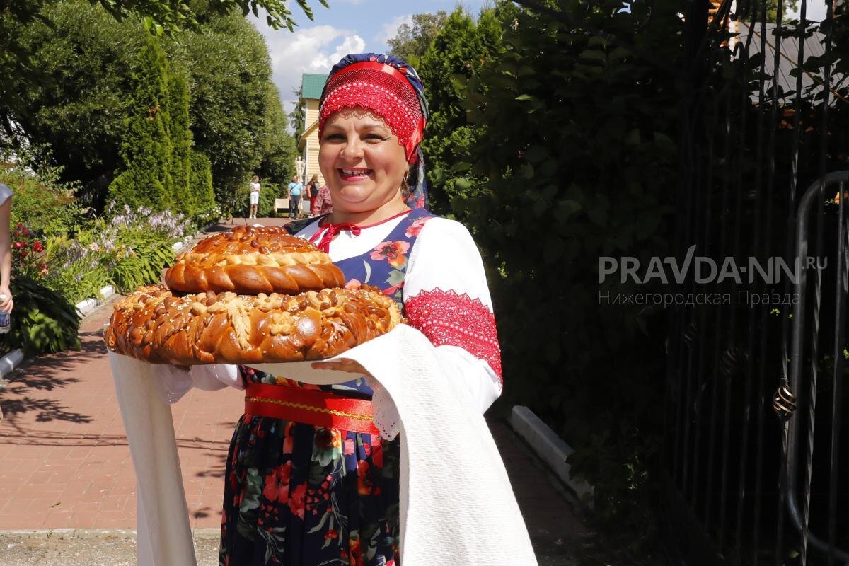    В старину в этот день пекли каравай, которым угощали родственников и соседей