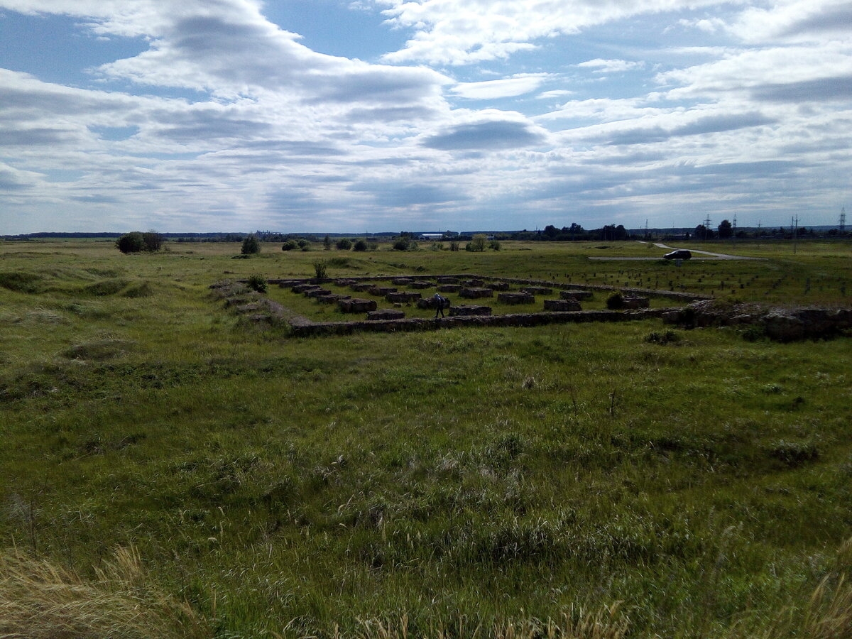 
Мечеть в Билярском городище — вид с земляного вала. Источник: ru.wikipedia.org