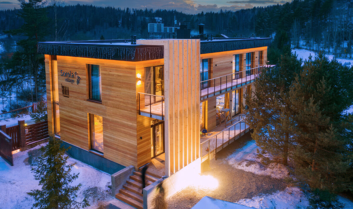 На берегу залива Тутинлахти Ладожского озера можно найти современные домики в скандинавском стиле.