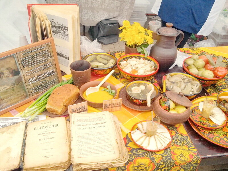 Порция мяса с овощами и картофелем на фестивале📷   Простые блюда на фестивале📷     Порция мяса с овощами и картофелем на фестивале
