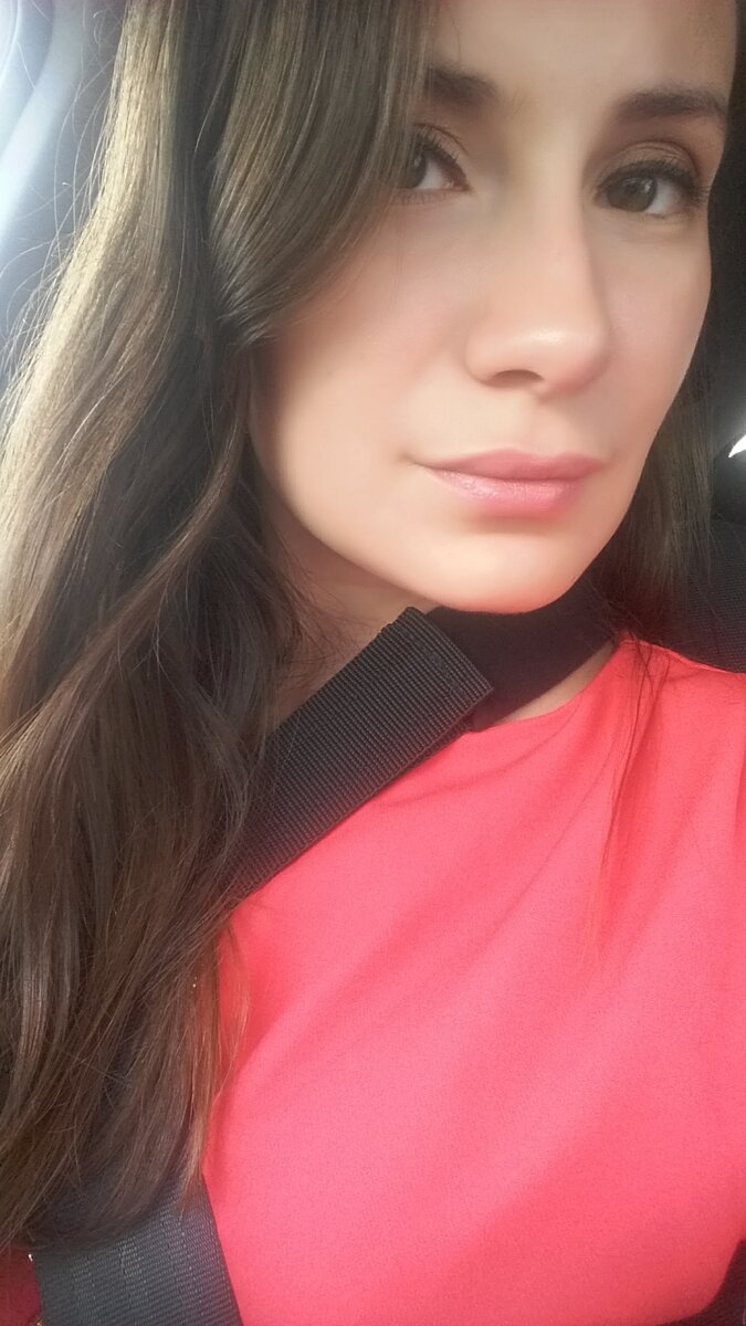 Неопытная салага со сломанной рукой. Руку сломали не на работе😊