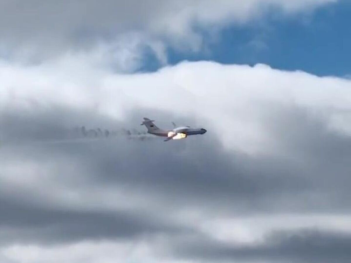    Военно-транспортный самолет Ил-76 терпит крушение в Ивановской области© РИА Новости / Стрингер