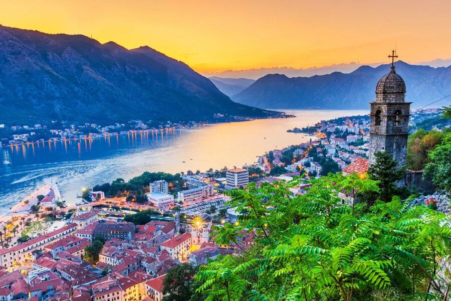 Туристический сезон для посетителей Черногории как правило начинается уже в мае и длится до середины осени.