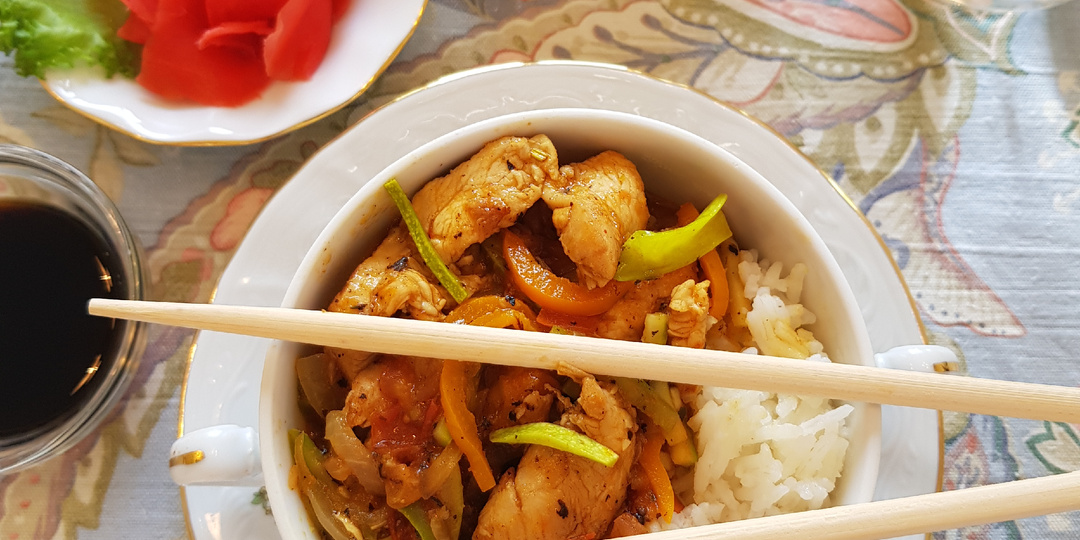 Куриное филе в устричном соусе с овощами