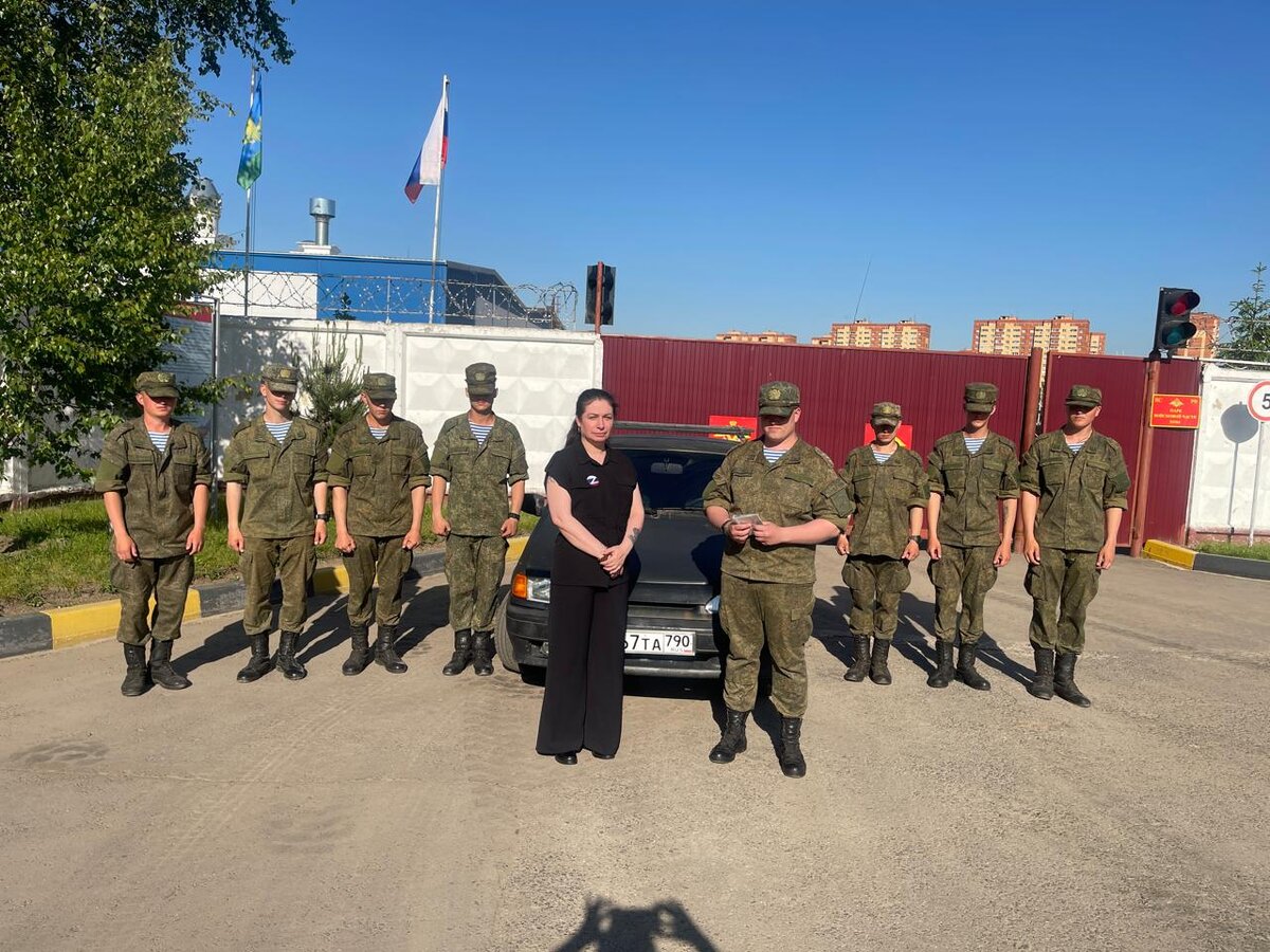 Алёна Полынь дарит очередной автомобиль нашим бойцам