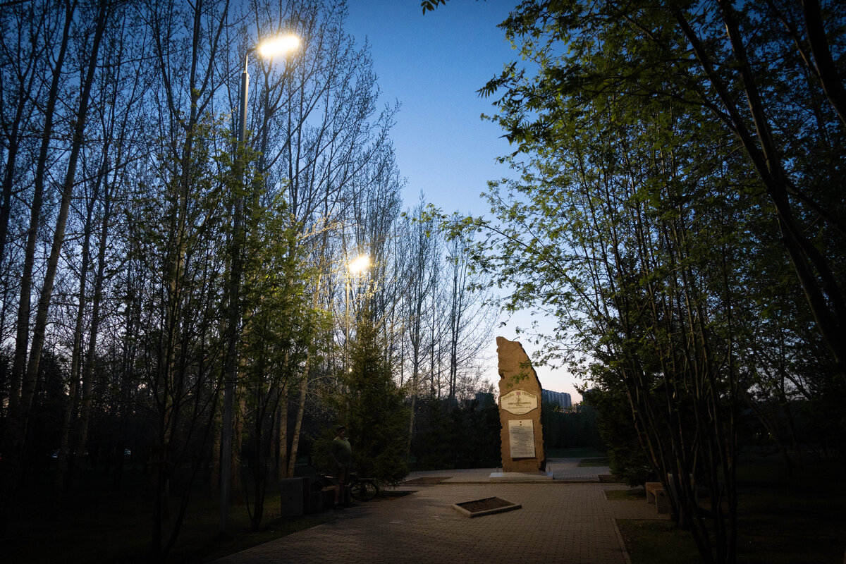 Светодиодное освещение стеллы «Слава Героям социалистического труда»