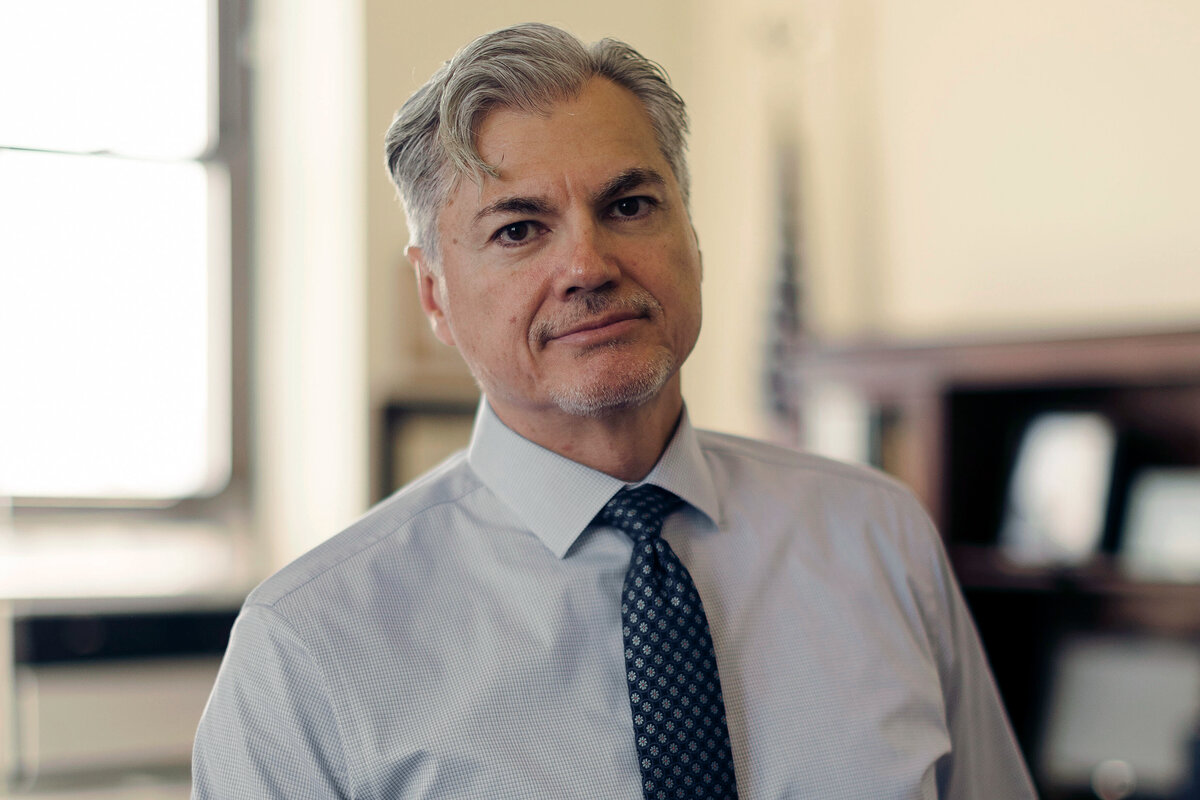 Внешний вид судьи мексиканца Мерчана подсказывает, что он принадлежит не только к национальным меньшинствам