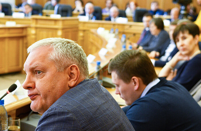    Заседание Екатеринбургской гордумы. Александр Колесников (слева). Архив.URA.RU/TASS