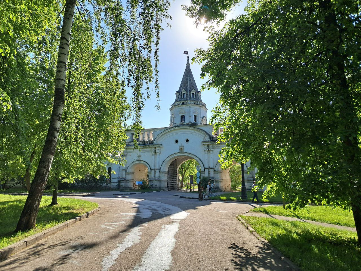 Удивительно, но я ловлю какой-то необъяснимый кайф, обнаруживая, что до сих пор не была в местах, которые считаются общеизвестными московскими достопримечательностями.