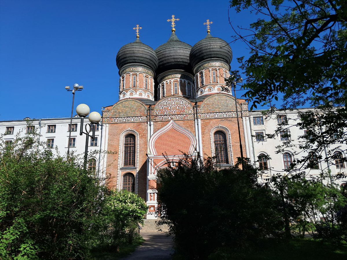 Удивительно, но я ловлю какой-то необъяснимый кайф, обнаруживая, что до сих пор не была в местах, которые считаются общеизвестными московскими достопримечательностями.-2