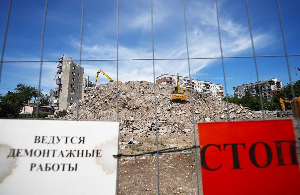    В Мариуполе сносят последнюю аварийную многоэтажку Александр ИВАНОВ