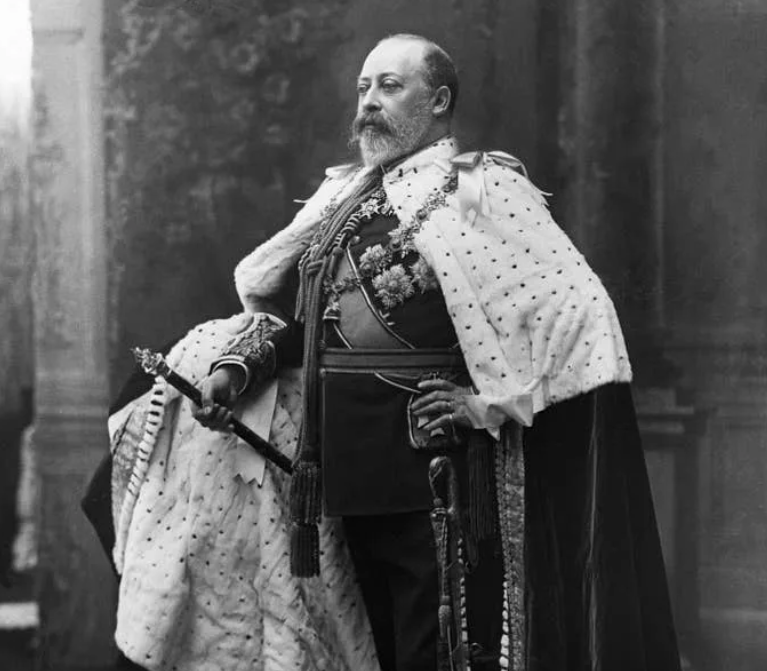 По фото и не скажешь какой он был проказник