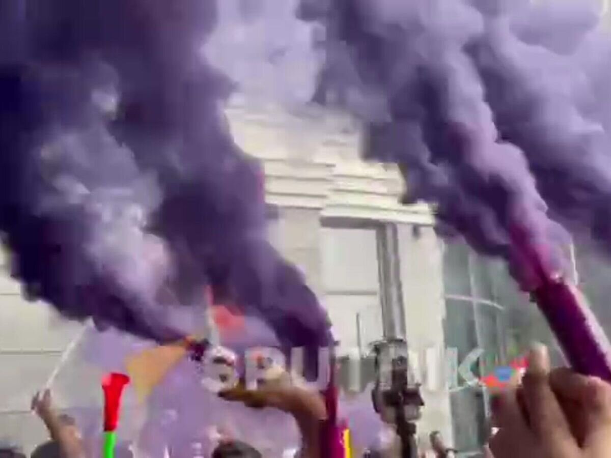    Момент начала стычек между полицейскими и протестующими в Ереване© Sputnik