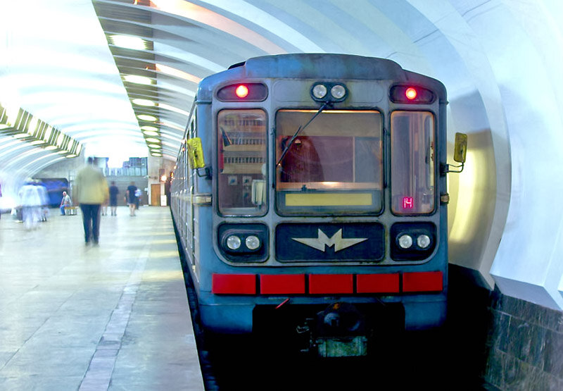 Супер-тёмная в 2008 году станция Ленинская 