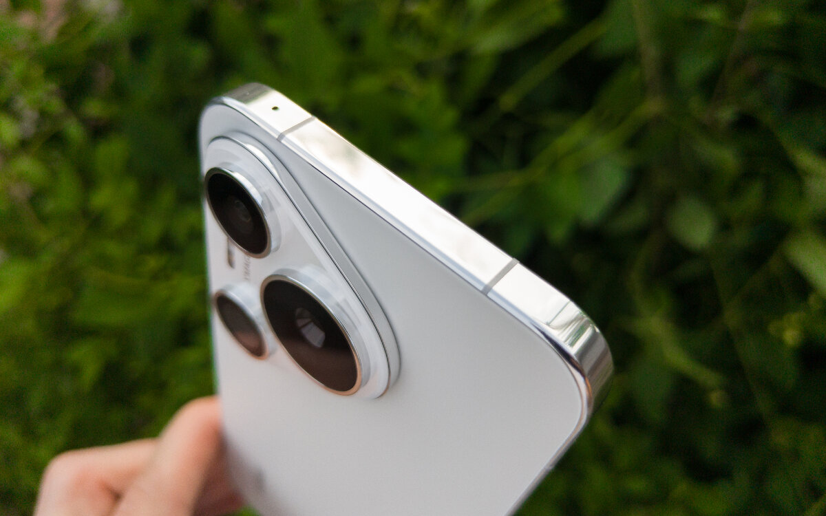 Сверху: дополнительный микрофон