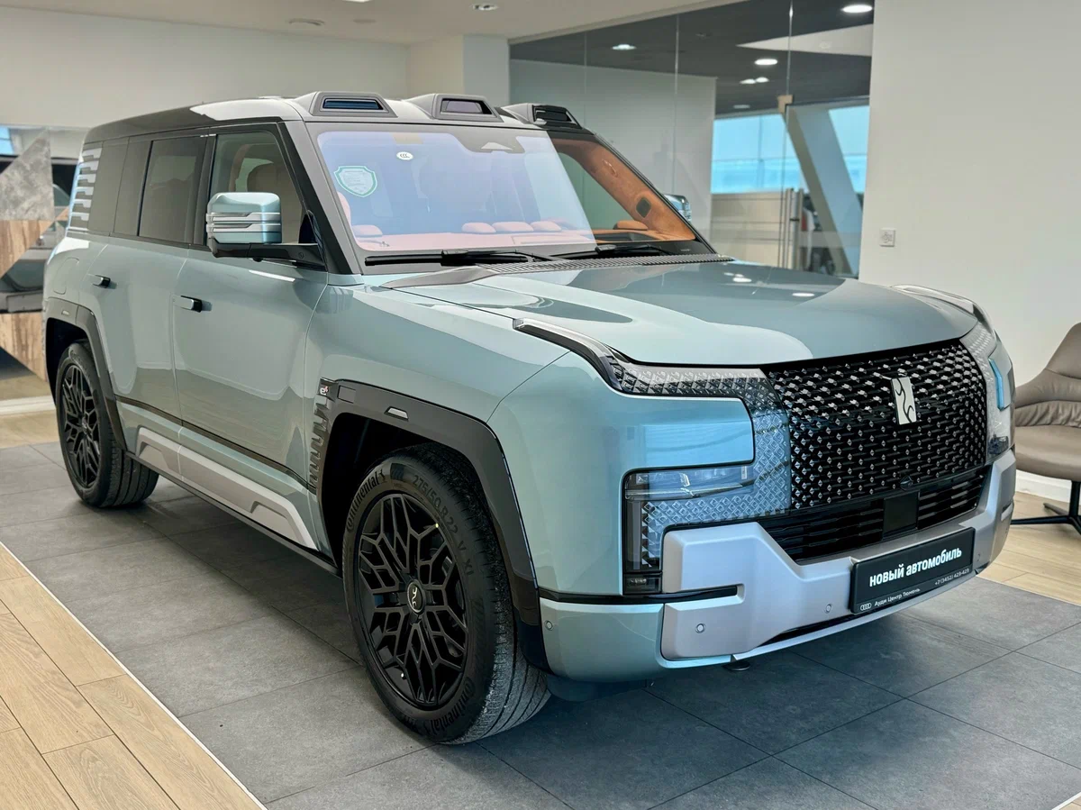 BYD Yangwang U8. Он стоит 23 500 000 рублей...