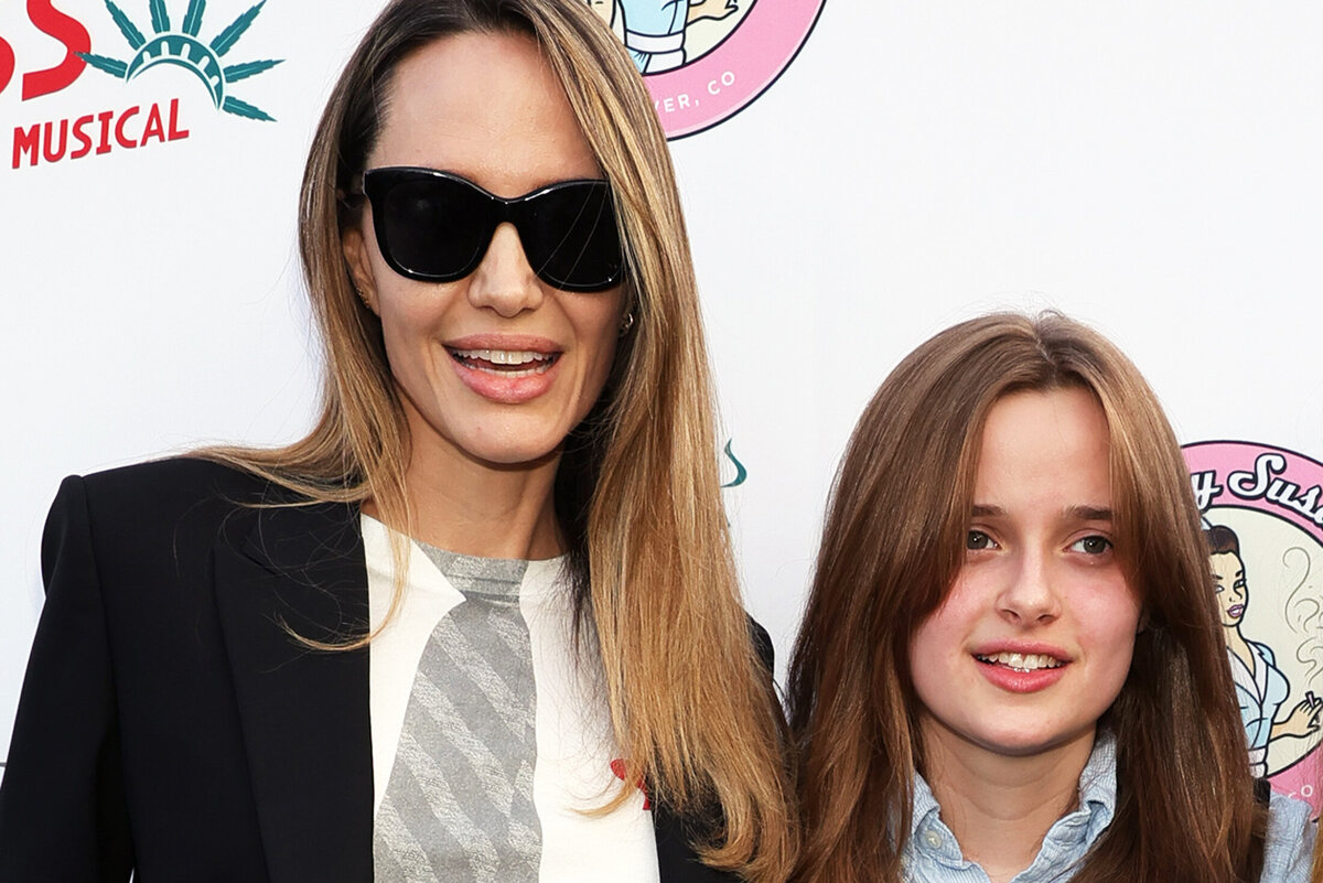     Улыбка победительницы: Анджелина Джоли впервые появилась на публике с дочерью Вивьен после ее отказа от фамилии отца