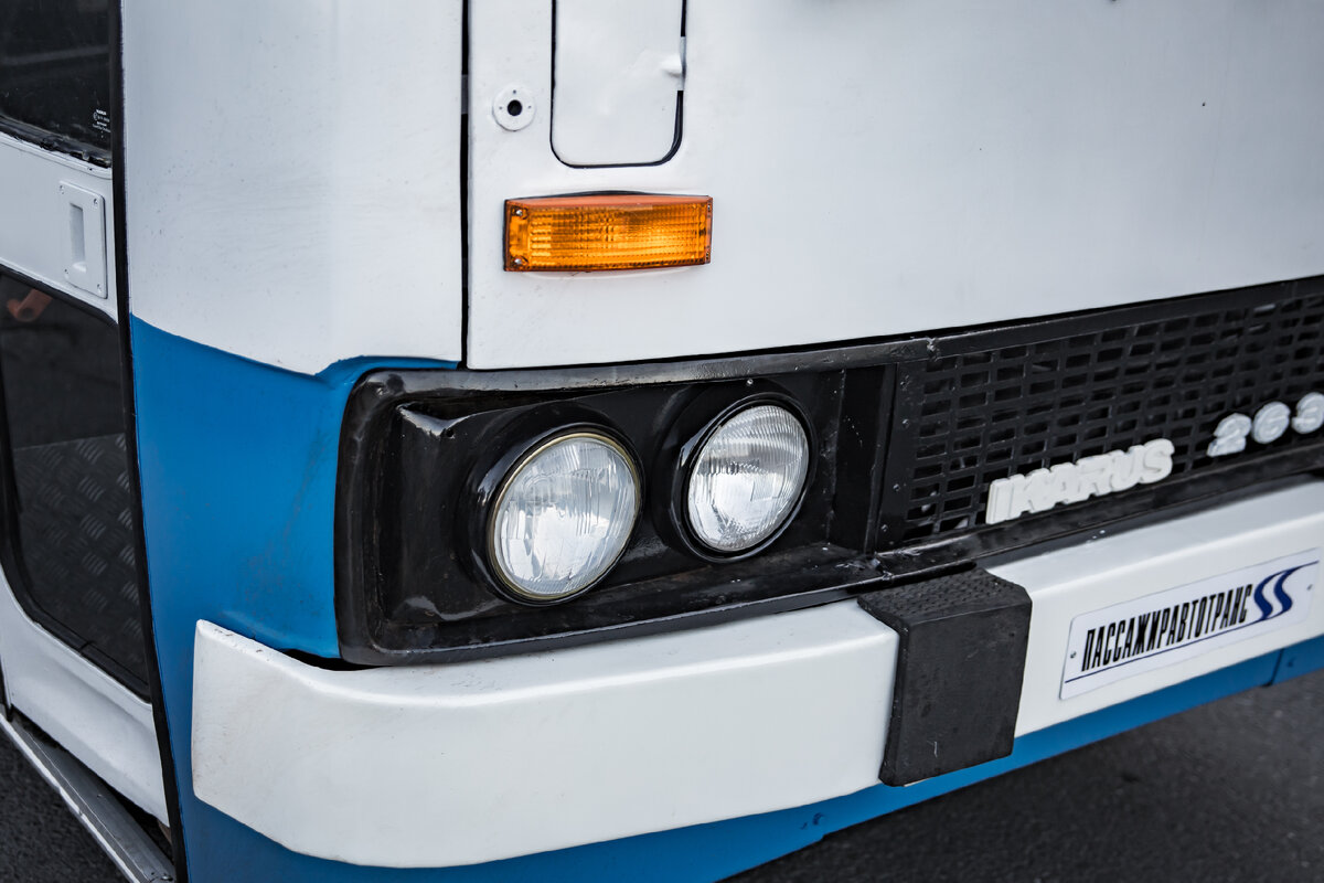 Четырехфарная передняя оптика - это самодеятельность работников Кингисеппского автобусного парка. С завода эти автобусы выходили с двумя фарами.