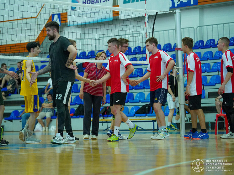     Политехнический институт НовГУ выиграл спартакиаду по волейболу среди студентов. ФОТО: novsu.ru