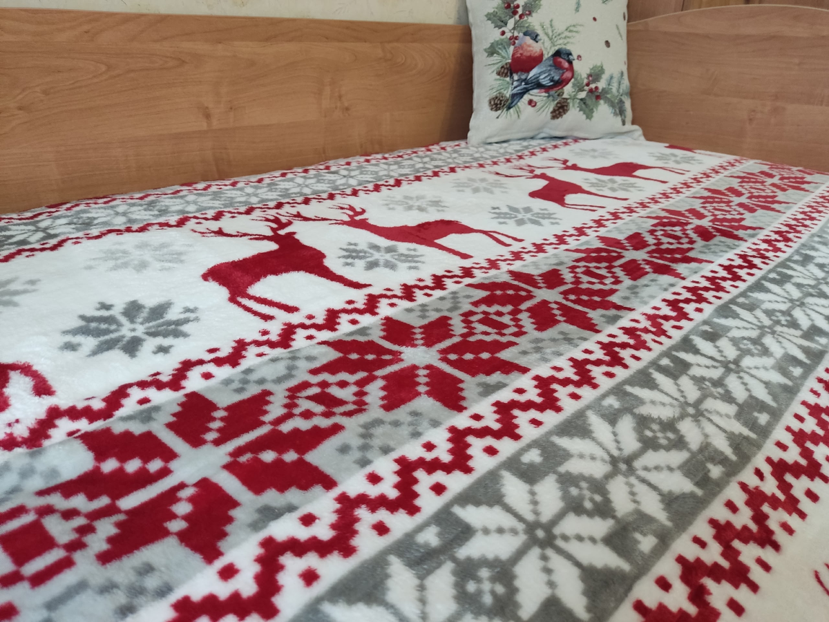 Пушистый плед с оленями