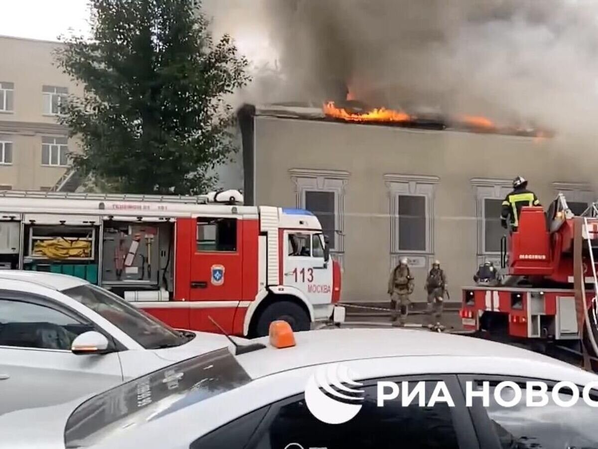    Место пожара в здании на Люсиновской улице в Москве© РИА Новости
