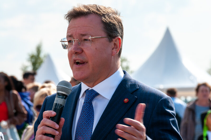 Дмитрий Азаров