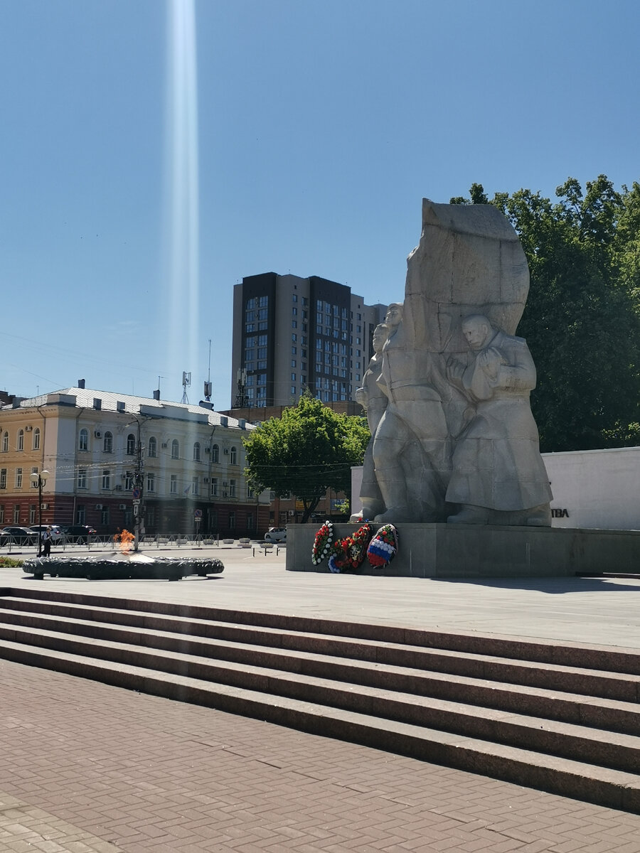 Монумент Победы и вечный огонь