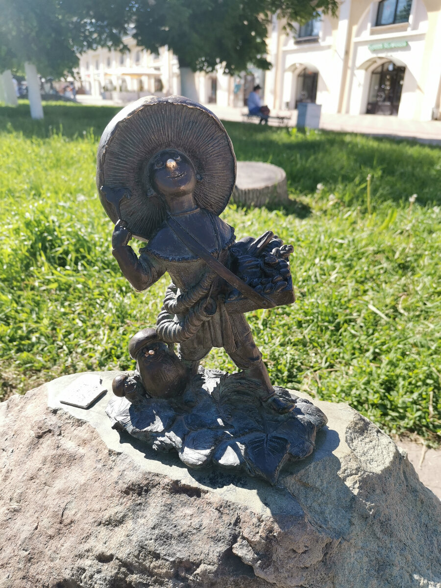 Рязанский коробейник – Первомайский пр. (в сквере у Торговых рядов на пл. Ленина) 